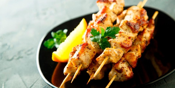 Brochetas de pollo: jugosas, sabrosas y fáciles
