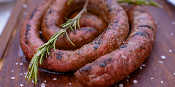 Salchichas caseras vs industriales: diferencias, calidad y qué buscar al comprarlas